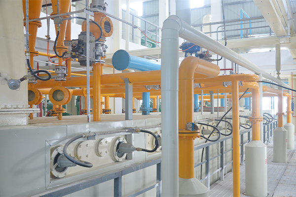 How does the drag chain extractor achieve the perfect combination of precise operation and durability?